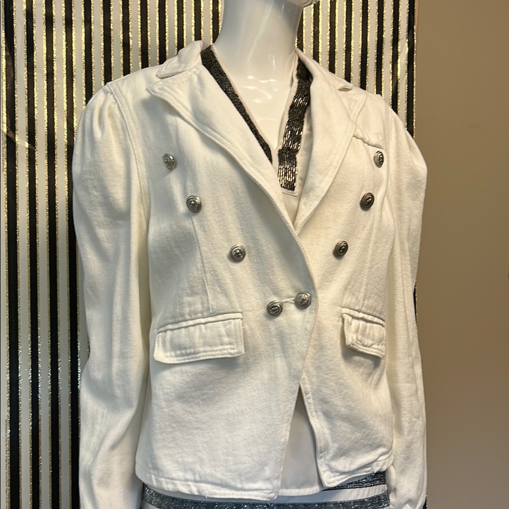 Savanna Jane White Blazer with Classic Tailoring (denim)